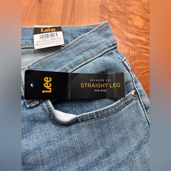Lee Women's Classic Blue Straight Leg Mid Rise Jeans NWT size 4 - Picture 6 of 12